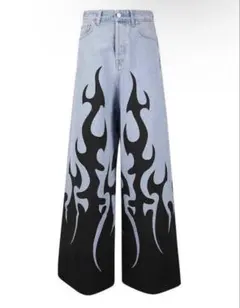 VETEMENTS ブルー＆ブラック Big Shape フレイム　ジーンズのサムネイル