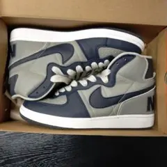 Item thumbnail for item 51200612-12c9-4228-8b28-aedb922b75be