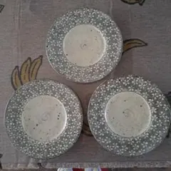 花模様のグレー陶器皿