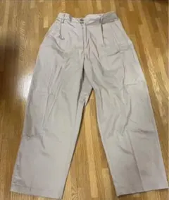 GU ジーユー タックパンツ　ストレッチ有　ベージュ　S 後ポケット