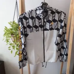 New Balance◇幾何学柄ウインドブレーカー