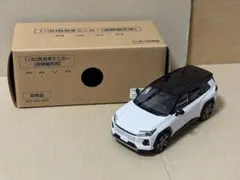 トヨタ 新型bZ4Xツーリング ミニカーカラーサンプル ホワイトパール