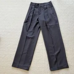 美品 GU ツータックバギースラックス グレー サイズM