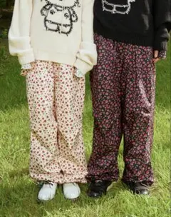 【新品未使用】値下げ中⭐︎花柄模様サロペットパンツ/アイボリー