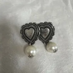 ハート型シルバートーンイヤリング