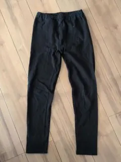 ユニクロ　レギンス 10分丈　140　ブラック