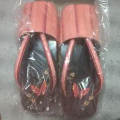 ピンクの蝶模様 下駄 未使用