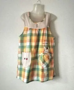 早い者勝ちです♪お値下げ中！チェック柄　うさぎとりんご刺繍エプロンのサムネイル