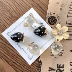 4個　大人ブラック　クリア　いちご　つみたて苺　パール　ゴールド　チャーム