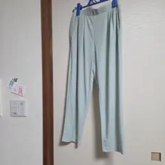 ミントグリーン テーパードパンツ