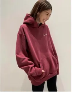 新品 完売 アパルトモン【SPORTY&RICH】SERIF LOGO HOODのサムネイル