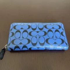 COACH シグネチャー柄　ラウンドファスナー長財布のサムネイル