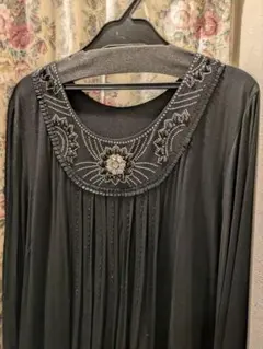 黒のビーズ刺繍長袖ワンピース