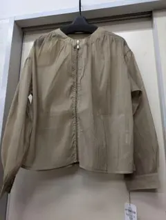 見切り品！Confeito オシャレデザイン　シアー素材　ブルゾン　羽織りのサムネイル