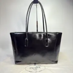 プラダPRADA エナメルパテントレザートートバッグ 肩掛けブラック