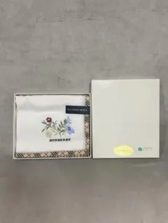 BURBERRY 花柄刺繍 ハンカチ 箱付き