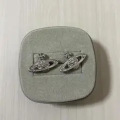 ヴィヴィアン・ウエストウッド　シルバーピアス