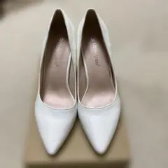 ホワイト ポインテッドトゥ ハイヒール