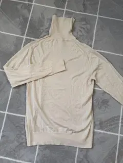 UNIQLO 春 タートルネック 薄手セーター M