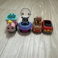 最終値下げ　アンパンマンの車の人形　セット