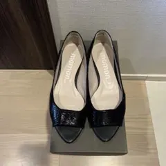 momon. ブラック オープントゥパンプス