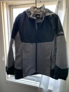 THE NORTH FACE マウンテンパーカー グレー ブラックのサムネイル