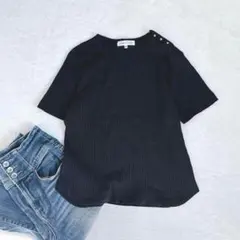 r70【シンプルライフ】Ｖネックリブ半袖Tシャツ　ブラック　肩にボタン　M