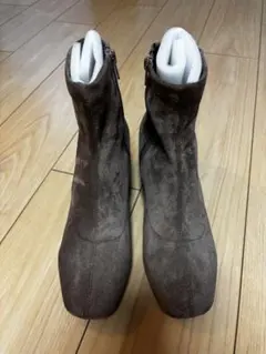 【新品未使用】ブラウン スエード ジッパー付きブーツ