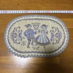 刺繍マット 男女のダンス 青とベージュ　チロリアン