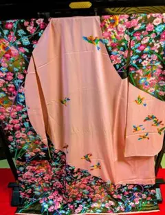 鮮やかなピンク地 牡丹と菊の華やかな花嫁す振袖 - メルカリ