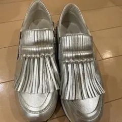 TOD'S フリンジ スニーカー シルバーのサムネイル