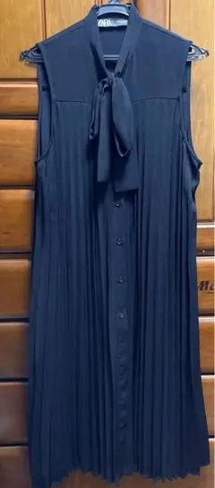 ※お値下げ中※ZARA ザラ　プリーツワンピース　ブラック