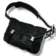 ISAMU KATAYAMA BACKLASH 製品染めショルダーバッグ 黒のサムネイル