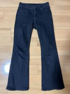 GU スリムフレアジーンズ