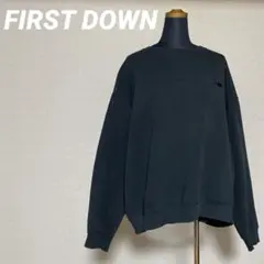 ファーストダウン クルーネック スウェット　ワンポイント刺繍ロゴ　シンプル