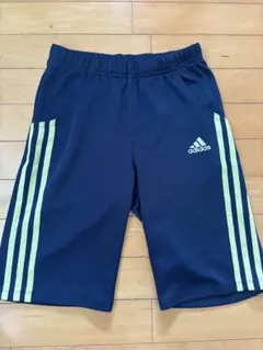 adidas ネイビー ハーフパンツ　150cm