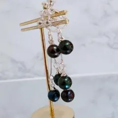 127●ロング　アシンメトリーあこや真珠イヤリング！ピーコックブラック系