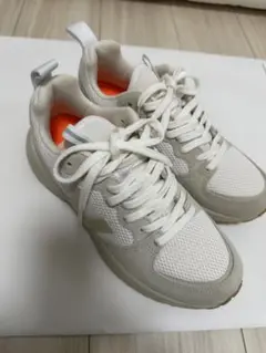 VEJA ホワイトメッシュスニーカー