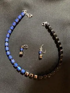 ディノス　青と黒のネックレスとピアスセット