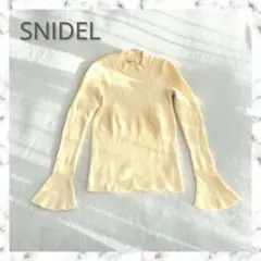 【SNIDEL】 リブニット 長袖 フレアスリーブクリームイエロー Fサイズのサムネイル