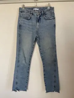 ZARA ライトブルーデニム カットオフ裾
