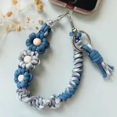 【ハンドメイド】パラコード お花のハンドストラップ｜スマホストラップ 青 白