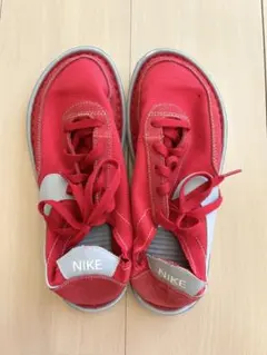Nike レッド スニーカー