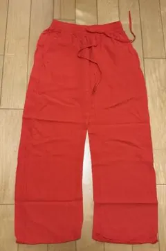 赤 パンツ レディース