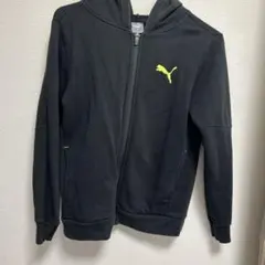 PUMA ブラックパーカー フード付き