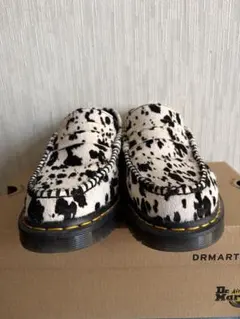 Dr. Martens カウ柄 ローファーのサムネイル