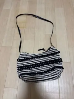 ストライプデザイン サコッシュバッグ