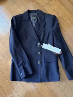 再値下げします新品濃紺新品パンツスーツ上下３つボタンがおしゃれ