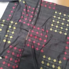 《アンティーク、正絹紬羽織》（昭和レトロ）黒地に赤と黃の格子柄、紐付1862