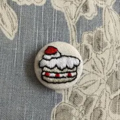 1.刺繍マグネット　いちごのケーキ　ハンドメイド